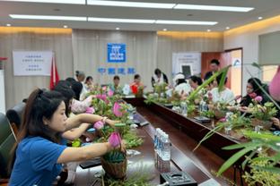 ?太阳报：汉密尔顿与C罗前女友伊莲娜会面，并一起过夜